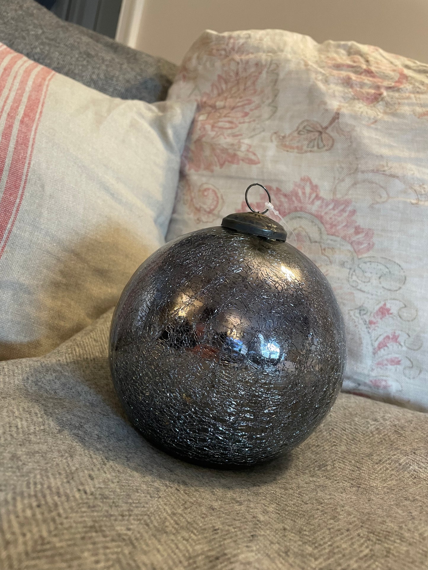 XXL crackle glass baubles
